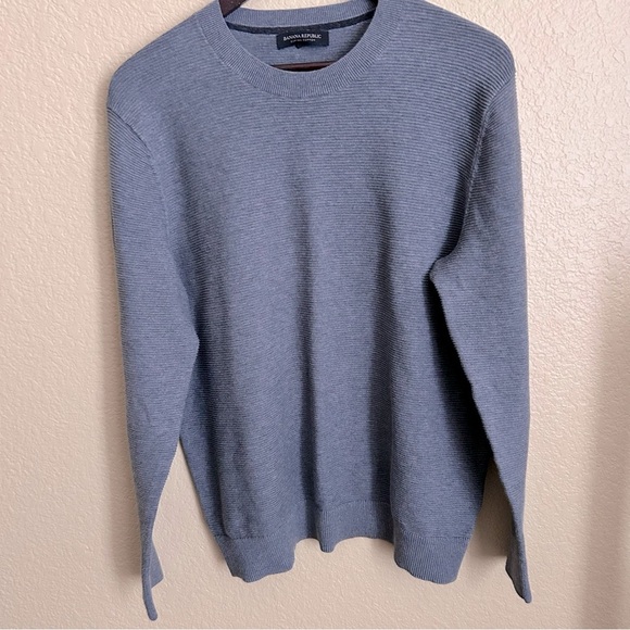 Banana Republic Long Sleeve Lightweight Pullover - Picture 2 of 5